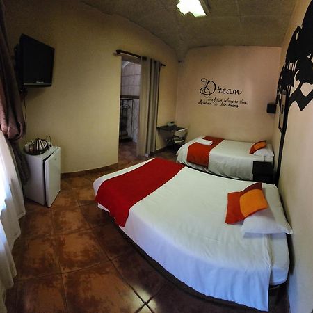 Casa Feliz Hotel Мокопане Екстериор снимка