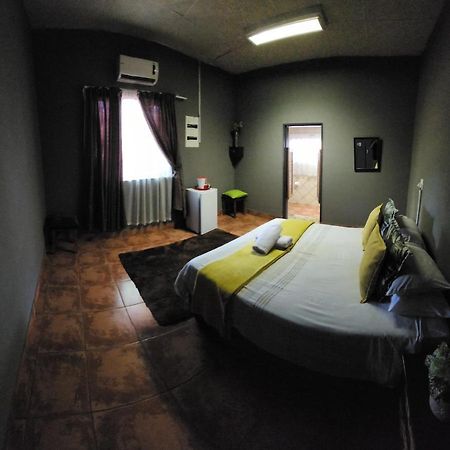Casa Feliz Hotel Мокопане Екстериор снимка