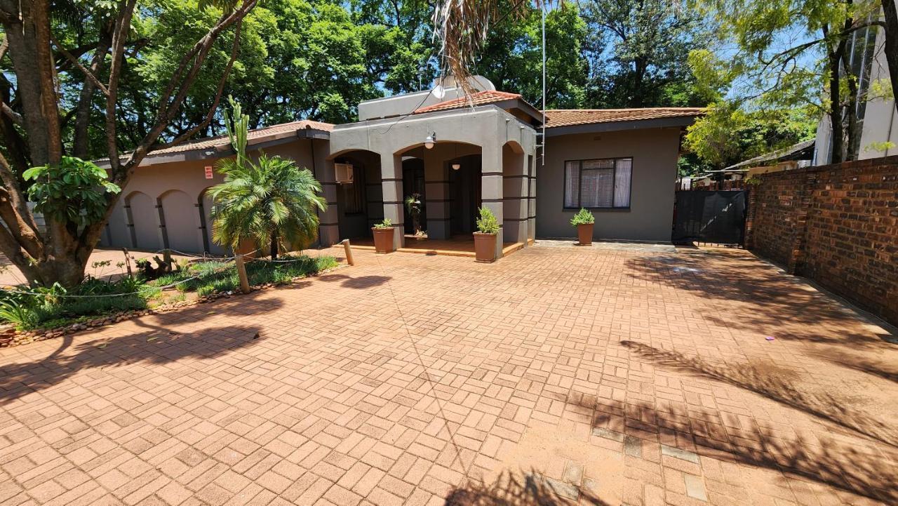 Casa Feliz Hotel Мокопане Екстериор снимка