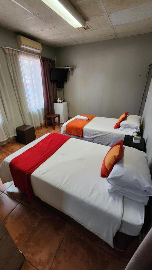 Casa Feliz Hotel Мокопане Екстериор снимка