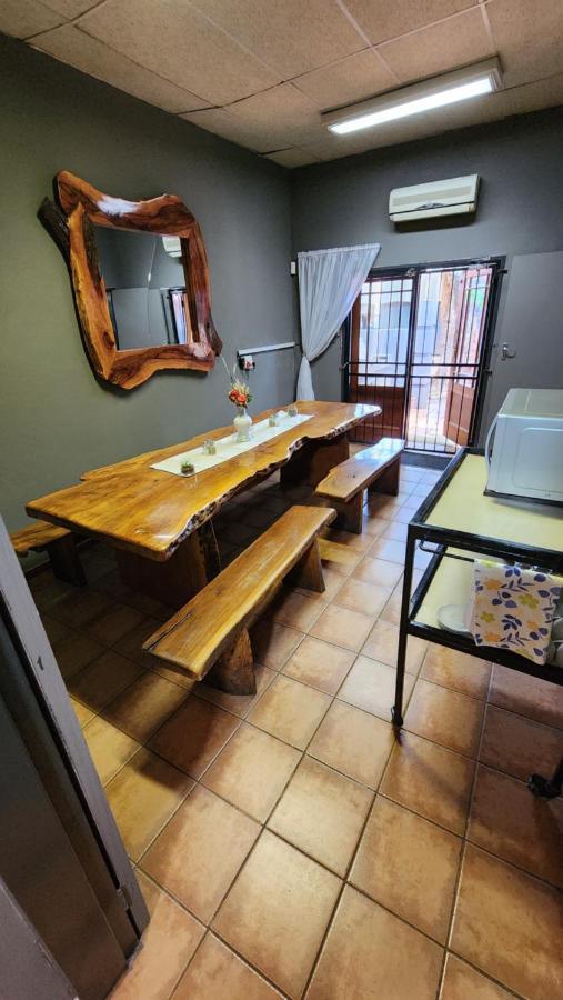 Casa Feliz Hotel Мокопане Екстериор снимка