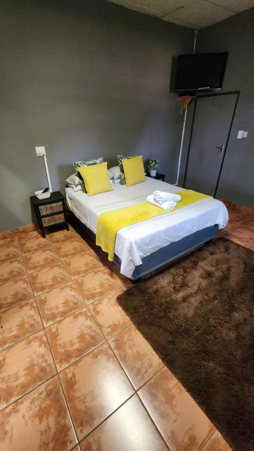 Casa Feliz Hotel Мокопане Екстериор снимка