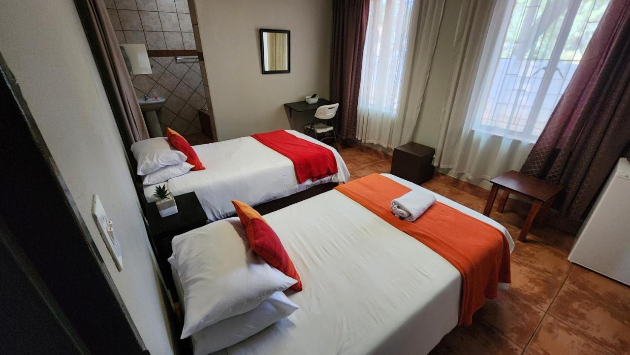 Casa Feliz Hotel Мокопане Екстериор снимка